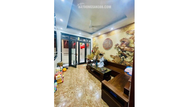 30m ra phố Tôn Đúc Thắng, nhà 30m x 4 tầng, giá chưa đến 9 tỷ