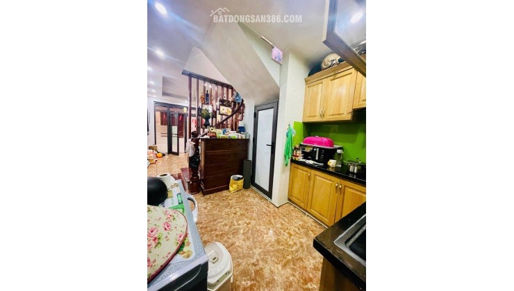 30m ra phố Tôn Đúc Thắng, nhà 30m x 4 tầng, giá chưa đến 9 tỷ