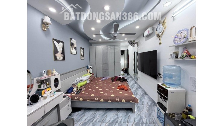 PHỐ NGUYÊN HỒNG - THANG MÁY XỊN - NGÕ THÔNG BA GÁC TRÁNH - NHÀ ĐẸP Ở LUÔN - SÂN CHƠI RỘNG - FULL TIỆN ÍCH. GIÁ NHỈNH 10 TỶ