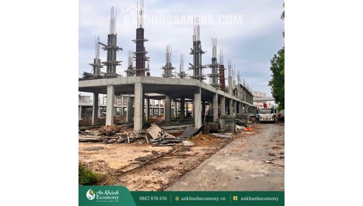 Bán căn liền kề 70m2 mặt tiền rộng 5m gần đường lớn rộng 36m.Có thể kinh doanh - buôn bán và ở .Giá 16.xx tỷ. Các bác thiện chí xx có thương lượng