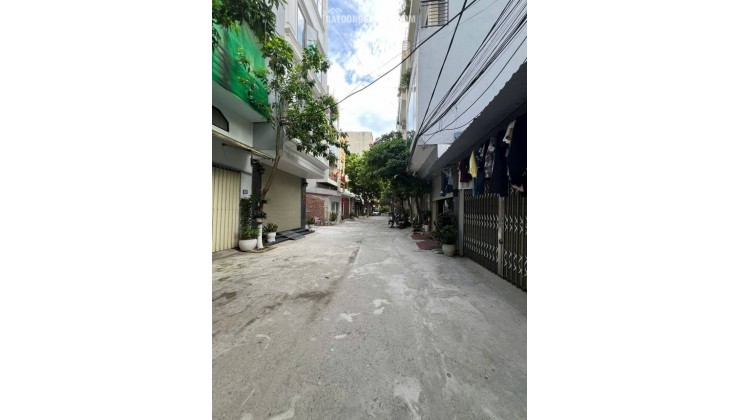Bán nhà Bát Khối 10 tỷ 60m ô tô đỗ cửa,tặng nhà c4