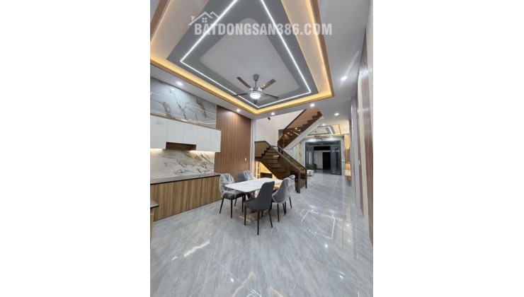 Nhà hướng Nam view hồ – kinh doanh tốt – giá 3 tỷ 150