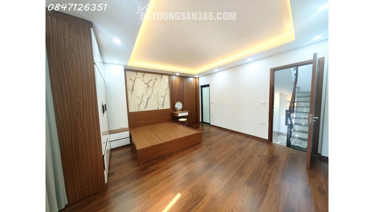 Siêu phẩm Cầu Giấy 40m 7T thang máy, gần ô tô, mới tinh, nhỉnh 11 tỷ