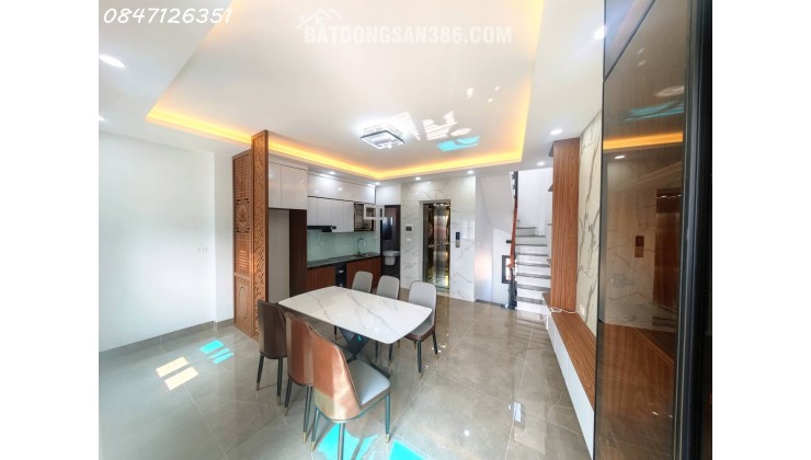 Siêu phẩm Cầu Giấy 40m 7T thang máy, gần ô tô, mới tinh, nhỉnh 11 tỷ