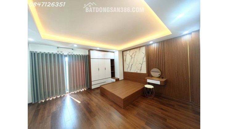Siêu phẩm Cầu Giấy 40m 7T thang máy, gần ô tô, mới tinh, nhỉnh 11 tỷ
