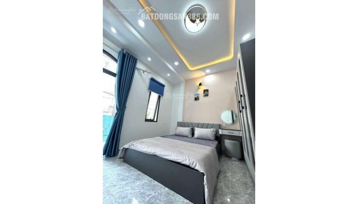 Bay nhanh Phố Cự Lộc, nhà dân xây, 2 thoáng, ngõ thông, cách 20m oto tránh, sổ vuông, dt 40m*5t