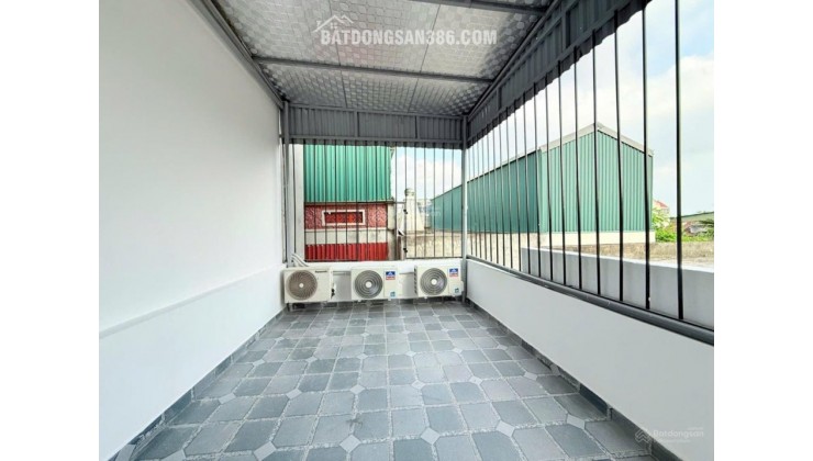 Bay nhanh Phố Cự Lộc, nhà dân xây, 2 thoáng, ngõ thông, cách 20m oto tránh, sổ vuông, dt 40m*5t