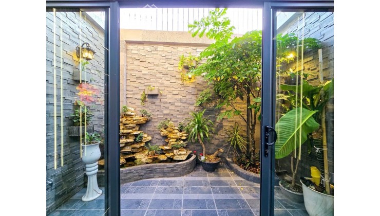 ◆ Mặt đường Nguyễn Cộng Hòa - Nhà độc lập 5,5 tầng thang máy - full nội thất
