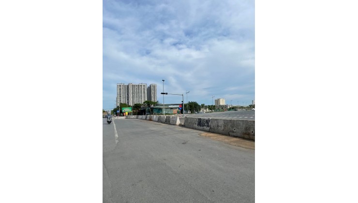 NHÀ 5 TẦNG THANG MÁY KHU ĐẤT ĐẤU GIÁ CAO XÁ ĐỨC THƯỢNG