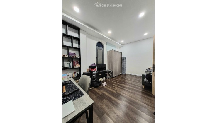Cần bán Căn góc 50m2 tân sơn nhì hẻm thông thoáng.