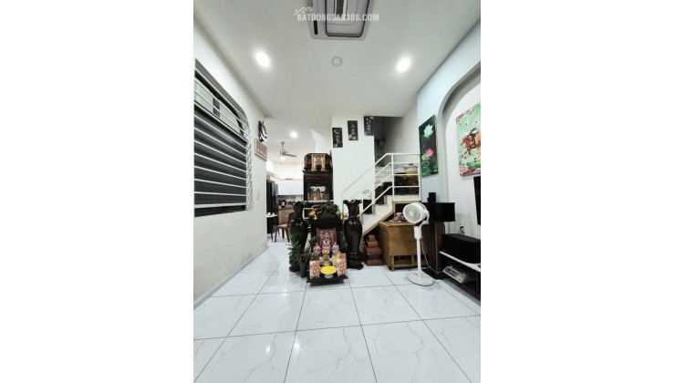 Cần bán Căn góc 50m2 tân sơn nhì hẻm thông thoáng.