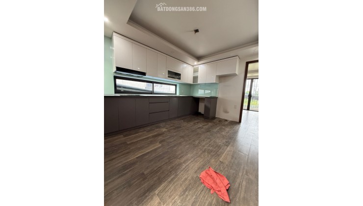 Mặt phố Hoa Động - 100m² x 3 tầng, vị trí đẹp, kinh doanh sầm uất.