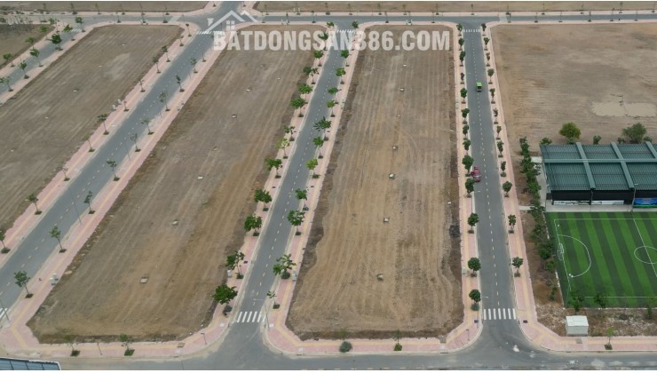 Chính chủ cần bán đất đẹp 85m²,  full thổ cư, đường 15m, chỉ cần thanh toán trước 380 triệu - Đức Hòa, Long An
