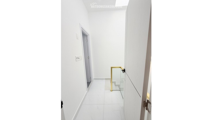 NHÀ MỚI ĐẸP CẠNH MẶT TIỀN TRUNG TÂM TÂN BÌNH, 2 TẦNG KIÊN CỐ 2PN( 1 PN DƯỚI ĐẤT), SỔ VUÔNG ĐẸP HOÀN CÔNG ĐỦ, CHỈ 3.X TỶ TL.