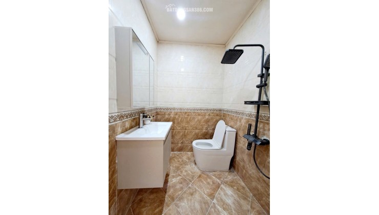 06 TRẦN QUÝ KIÊN (CẦU GIẤY) 2 pn 1 wc giá 5 tỷ căn góc