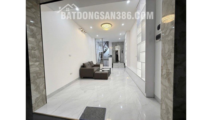  HIẾM !!! NHÀ MỚI ĐẸP Ở NGAY-THANG MÁY NHẬP KHẨU -NGÕ THÔNG THOÁNG BA GÁC TRÁNH-BA BƯỚC CHÂN RA MẶT PHỐ. GIÁ 9.9 TỶ 