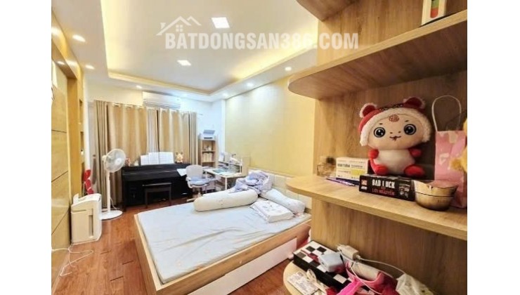NHÀ ĐẸP NGÕ 42 TRƯƠNG CÔNG DAI DT:33m2 X 5 TẦNG MT:3,3M giá 11 tỷ