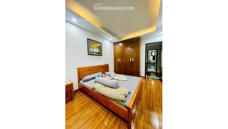 30m ra phố Tôn Đúc Thắng, nhà 30m x 4 tầng, giá chưa đến 9 tỷ