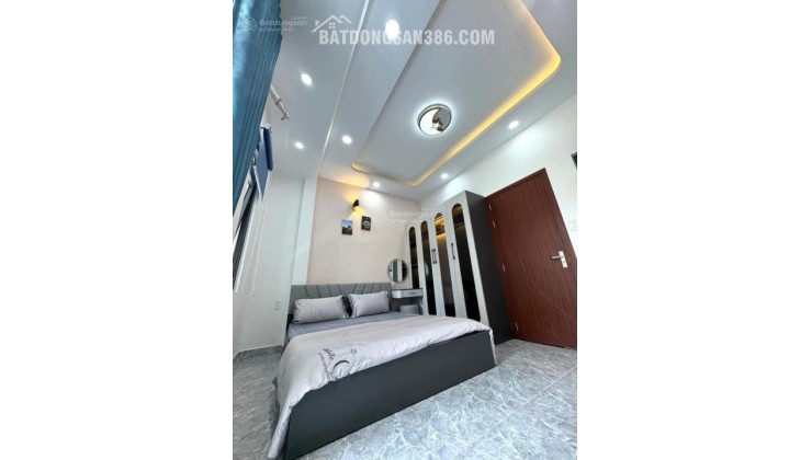 Bay nhanh Phố Cự Lộc, nhà dân xây, 2 thoáng, ngõ thông, cách 20m oto tránh, sổ vuông, dt 40m*5t