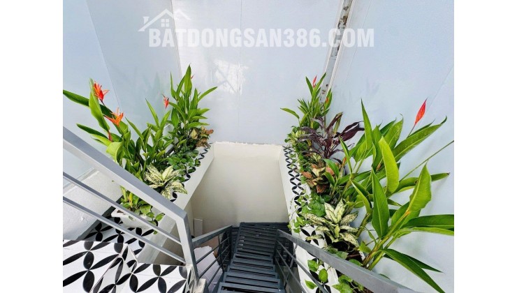 NHÀ 30M - TRUNG TÂM QUẬN HAI BÀ TRƯNG- SÁT PHỐ CỔ - CHỈ 150M RA MẶT PHỐ TRẦN KHÁT CHÂN - 5 TẦNG 3 NGỦ - FULL NỘI THẤT ĐẸP LONG LANH. GIÁ 7,9 tỷ