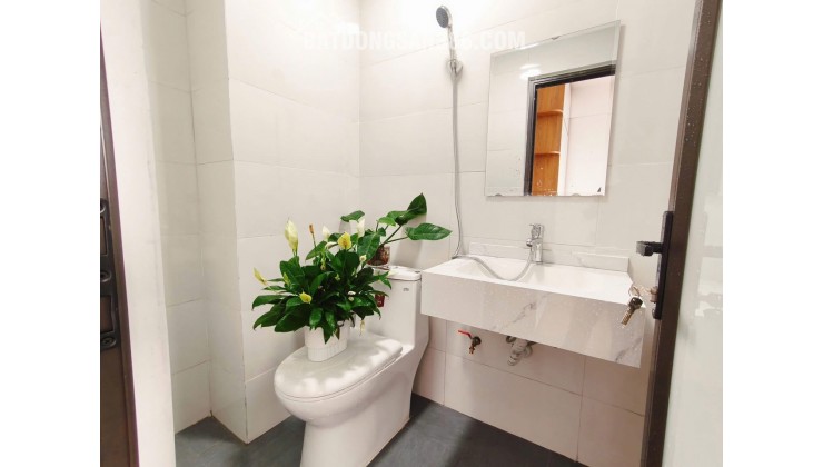 Tầng cao trần quý kiên . Dt : 51m2,2pn,1wc giá 5,1 tỷ