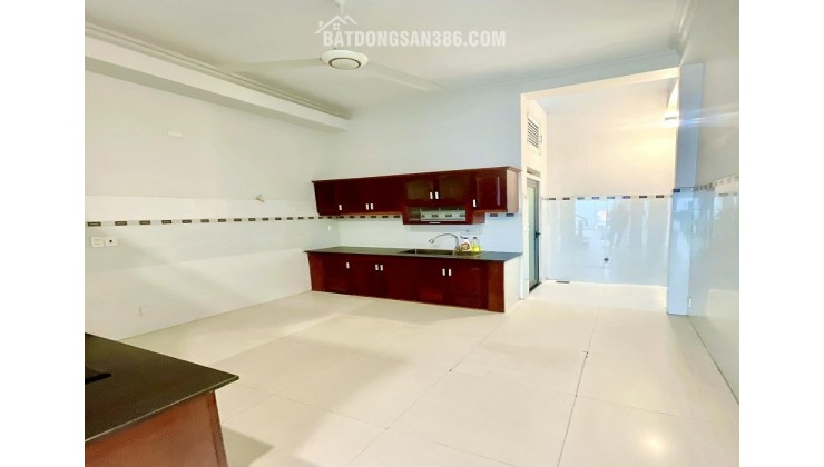 Bán nhà mặt tiền giá rẻ hon HXH Nguyễn Văn Đậu, P11, Bình Thạnh cũ, 117m2, 4 tầng, nở hậu