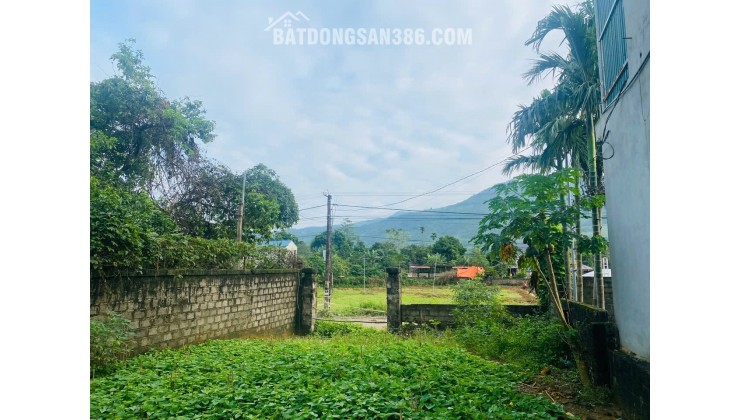 Cần bán nhanh lô đất đẹp DT: 400m trong đó có 200m a thổ cư đường trước đất rộng 8m