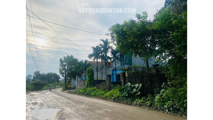 Cần bán nhanh lô đất đẹp DT: 400m trong đó có 200m a thổ cư đường trước đất rộng 8m