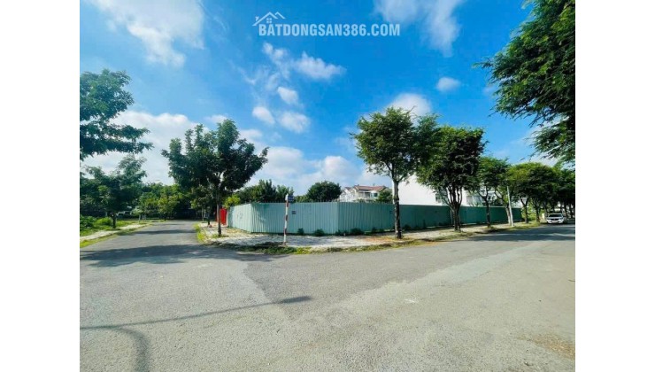 Bán Đất góc 3 Mặt Tiền 27x36m Khu sadaco Ven Sông Tân Phong Quận 7
