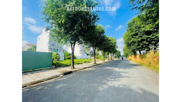 Bán Đất góc 3 Mặt Tiền 27x36m Khu sadaco Ven Sông Tân Phong Quận 7