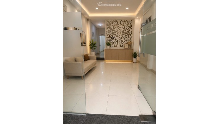 Bán mặt tiền đường Hồng Hà, Trệt 4 lầu ST, DT: 67m2, 9PN, 6WC. Gần CV