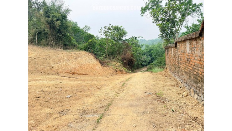  Bán nhanh lô đất cực đẹp 2100m/200m2 thổ cư, ( GẦN KHU ĐẤT ĐẤU GIÁ ) nghỉ dưỡng hay phân lô đều đẹp, tại : Lương Sơn - Hoà Bình.