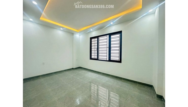 TRUNG HÀNH Ô TÔ ĐỖ CỬA DUY NHẤT 1 CĂN