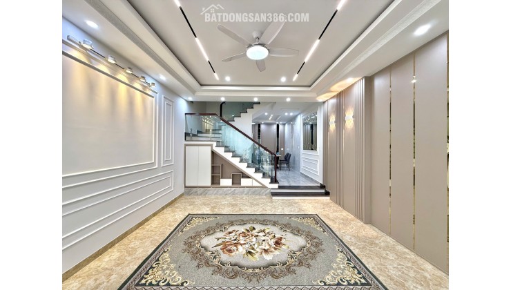 SIÊU PHẨM PHỐ TÔN ĐỨC THẮNG – Ô TÔ ĐỖ CỬA