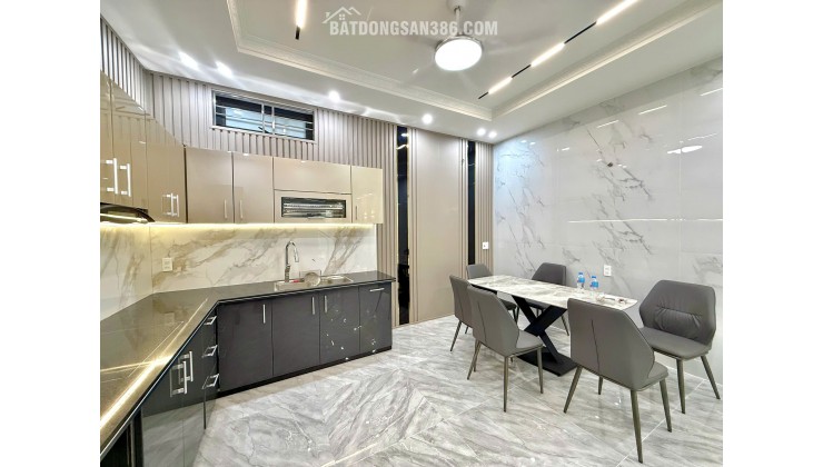 SIÊU PHẨM PHỐ TÔN ĐỨC THẮNG – Ô TÔ ĐỖ CỬA