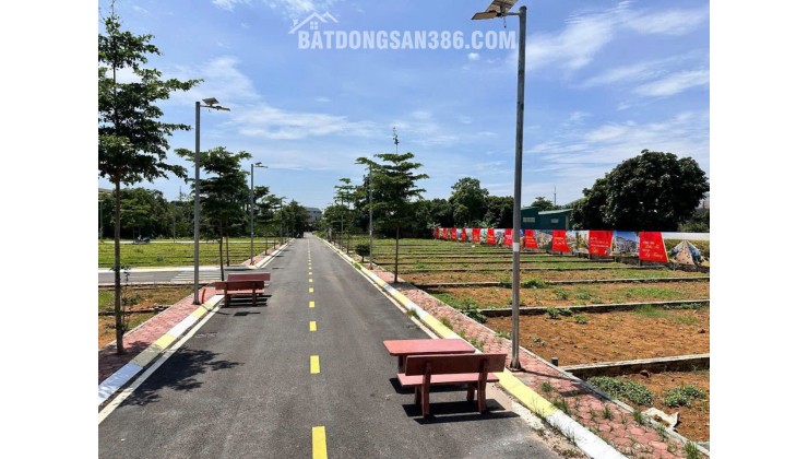 Bán đất thổ cư sổ đỏ 105m2, mặt tiền 6m, đường 21A, Phú Cát, Quốc Oai, Hà Nội. Giá 4.5 tỷ. LH: 0382394677