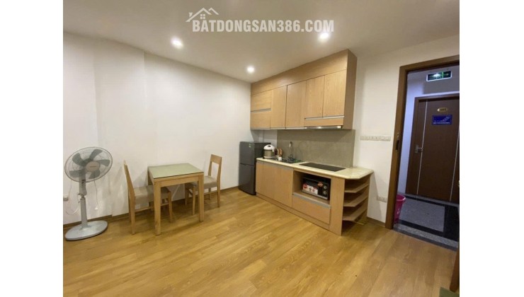 Cho thuê căn hộ dịch vụ 1 ngủ ở Trúc Lạc có ban công