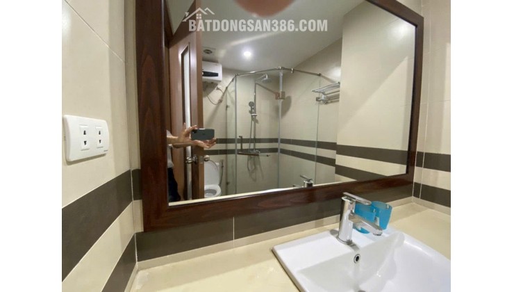 Cho thuê căn hộ dịch vụ 1 ngủ ở Trúc Lạc có ban công