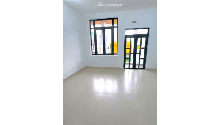 MẶT TIỀN KINH DOANH NGÀY ĐÊM NGAY GÒ DẦU TÂN PHÚ  NGANG KHỦNG HƠN 5m   3 TẦNG  CHỈ 14 .X TỶ TL
