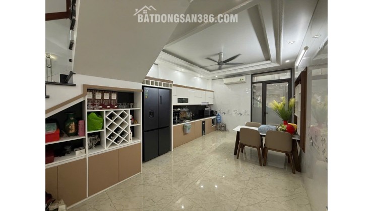 BÁN NHÀ 4 TẦNG TUYẾN 2 NGÔ GIA TỰ – FULL NỘI THẤT