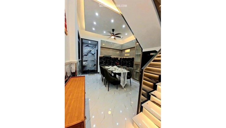 Nhà mới 3 tầng, hẻm xe hơi Huỳnh Tấn Phát, khu dân trí cao, 5 phòng, giá hơn 6 tỷ
