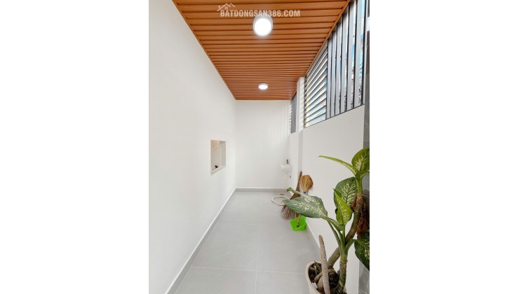 NHÀ GÓC 2 MẶT TIỀN – VỊ TRÍ SIÊU ĐẸP – 9.6 TỶ - HH 1% NHỜ ACE GIỚI THIỆU. LH:0938288389.