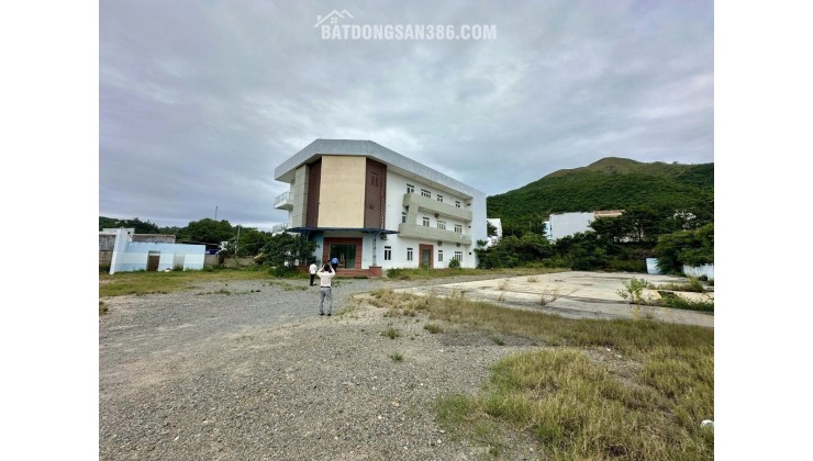 Cho thuê mặt bằng đường 2/4 rộng 5000m2 thời hạn 15 năm. Giá thuê 140 triệu/tháng