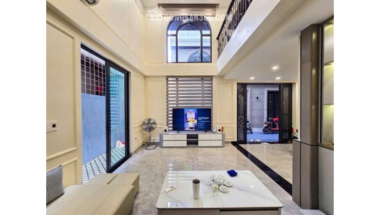 Nhà Thiên Lôi Aeon Mall vị trí sau nhà mặt đường có gara