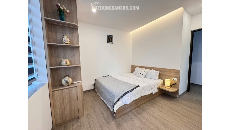 Căn hộ dịch vụ 2 ngủ ở Âu Cơ đầy đủ đồ có ban công
