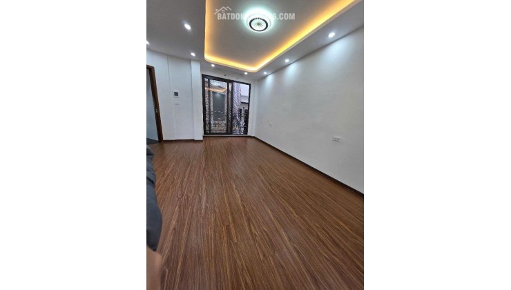 Bán nhà 5 tầng ngõ 318 La Thành, phường Ô Chợ Dừa, Hà Nội, 44.5m2 x 5 tầng, ngõ 3m, miễn TG