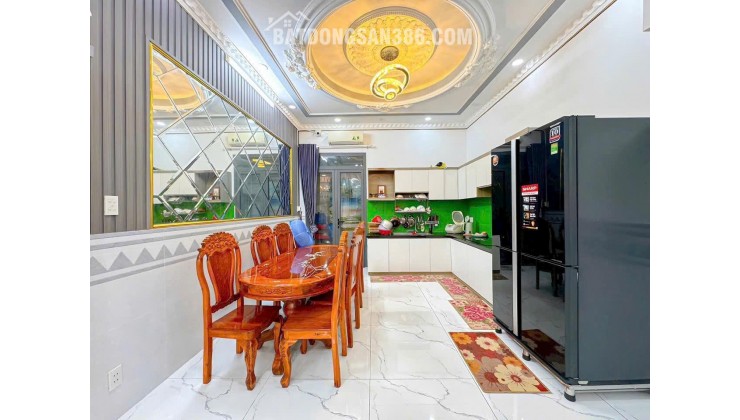Chú Hòa cần bán nhà hẻm xe hơi Huỳnh Thị Đồng, nhà 4 tầng, có nội thất, giá 8.36 tỷ