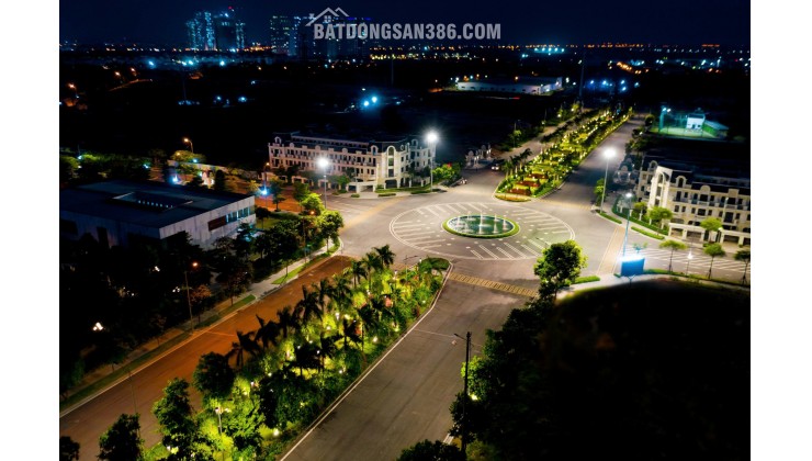  Có những thứ mất tiền là mua lại được, nhưng tuổi trẻ của bố mẹ và tuổi thơ của con thì không.