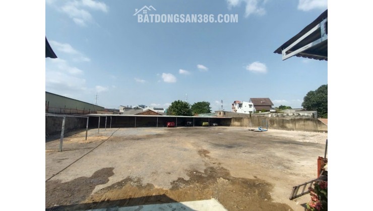 Sang nhượng mặt bằng kinh doanh bãi giữ xe - rửa xe ô tô diện tích 1.850m²