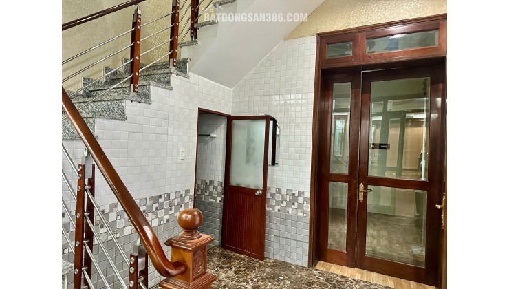Bán nhà riêng tại 18/133 Chùa Hàng, 4,35 tỷ, 50m2, 3PN, 2WC, hướng Tây